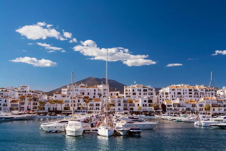 Puerto Banus Frontline Apartment With Amazing Sea Views Marbella İspanya