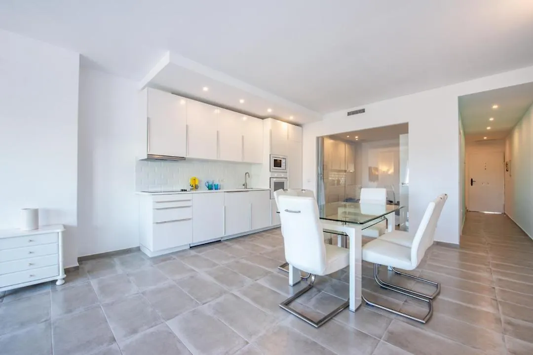 Puerto Banus Frontline Apartment With Amazing Sea Views Marbella İspanya